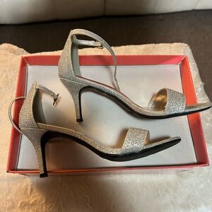 Pierre Dumas size 7M heels